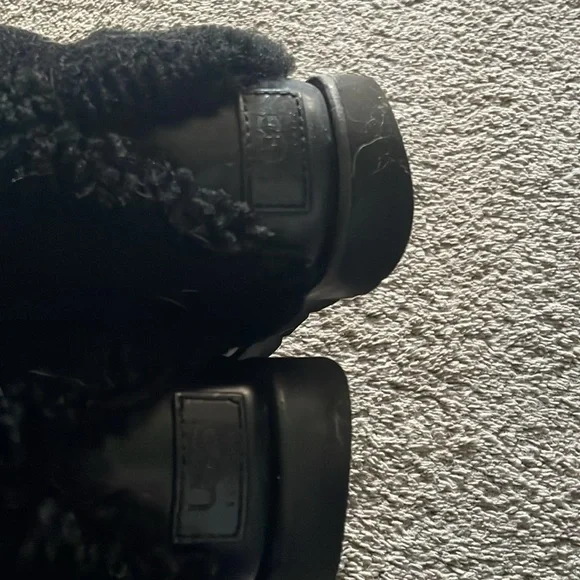 All leather Ugg boots with fur trim top - Picture 5 of 5